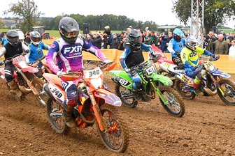 Stoppelcross Zumroda zieht trotz kühlen Wetters mehr Fans und Fahrer an - Das Stoppelcross Zumroda erfreut sich bei Fahrern und Fans großer Beliebtheit.