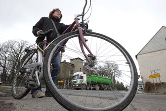 Straßenbau geht in neue Runde - 
              <p class="artikelinhalt">Diese Kreuzung in Claußnitz zwischen Diethensdorfer und Burgstädter Straße soll bis Ende September neu gestaltet werden. </p>
            