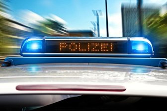 Straßenbauarbeiter findet Kiste mit alter Gewehrmunition - 
