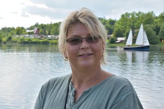Strandfest mit Clowns und Showtanz: Wie sich Vereine und eine Vogtländerin für die Talsperre Pirk einsetzen - Dana Jäger ist an der Talsperre Pirk groß geworden und organisierte mit ansässigen Vereinen ein Strandfest.