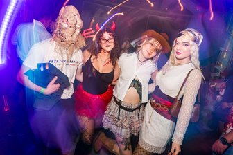 „Stranger Nights“ in Zwickau: Letzter Abend des Halloween-Festivals in der Villa Mocc -
