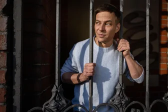 „Stranger Things“-Star Tom Wlaschiha: „Westdeutschland habe ich übersprungen“ - „Ich kann den Osten nicht erklären. Ich kann maximal erklären, wie ich die Dinge sehe“: Tom Wlaschiha im Interview mit der „Freien Presse“.