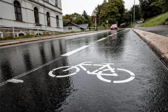 Straße der Einheit in Annaberg-Buchholz wieder offen: Für Radfahrer gibt es ein Novum - Die Straße der Einheit in Annaberg-Buchholz ist nach langer Sperrung wieder befahrbar.