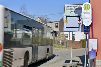Straße im Kreis Zwickau sechs Monate gesperrt: Das ist der Grund für Bauarbeiten zwischen Hartenstein und Langenbach - Bis in den August bleibt die Straße zwischen Langenbach und Hartenstein gesperrt.