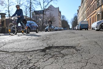 Straße in Chemnitz wird saniert: Jeder vierte Auto-Stellplatz fällt weg - Die Reinhardtstraße auf dem Chemnitzer Sonnenberg soll neu gestaltet werden.