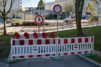 Straße in Thalheim wird bis in den Herbst gebaut - Die Anton-Günther-Straße in Thalheim wird grundhaft ausgebaut – mit dem ersten Bauschnitt wurde diese Woche begonnen.