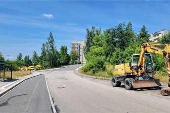 Straße neben dem Sonnenbad in Schwarzenberg gesperrt - Die Sachsenfelder Straße im Stadtteil Sonnenleithe wird nun ab Hallenbad bis zur Einfahrt DHL-Zentrum gebaut.