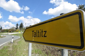 Straße von Oelsnitz zum Globus wird gesperrt - Bei Taltitz müssen sich Autofahrer auf eine Vollsperrung der Straße von Oelsnitz zum Globus einstellen.