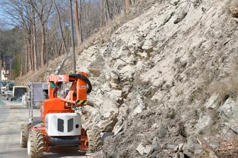 Straße zwischen Mulda und Nassau: So weit sind die Arbeiten am Hang gediehen - Hangsicherungsmaßnahmen laufen derzeit zwischen Mulda und der Kreuzung am Ortseingang Nassau.