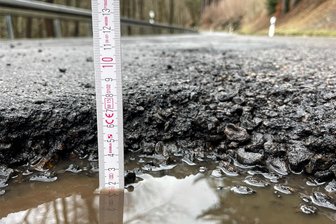 Straße zwischen Wiesa und Wiesenbad ab März bis voraussichtlich Jahresende gesperrt - Auf der S 261 zwischen Abzweig Neundorf und Wiesenbad soll es den Schlaglöchern an den Kragen gehen.