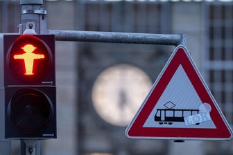 Straßenbahn erfasst in Plauen einen Pkw - Symbolbild.