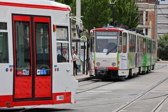Straßenbahn in Zwickaus Innenstadt entgleist: SVZ spricht über Details der Gefahrenbremsung - Eine Straßenbahn der Linie 3 ist am Sonntagnachmittag in der Zwickauer Innenstadt entgleist.