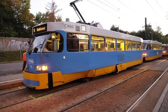 Straßenbahn kollidiert mit Auto - 