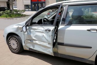 Straßenbahn kollidiert mit Pkw in Chemnitz - 