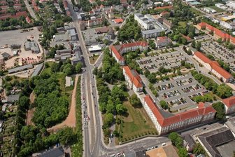 Straßenbahn-Prügler verurteilt - Der 22-Jährige griff den Kontrolleur und den Straßenbahnfahrer an der Zwickauer Haltestelle Kopernikusstraße/Verwaltungszentrum an.