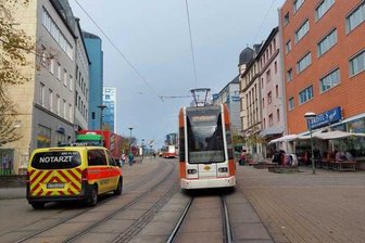 Straßenbahn: Rettungseinsatz in Plauen führt am Morgen zu Verzögerungen - Durch den Unfall kam es zu Behinderungen beim Straßenbahnverkehr.