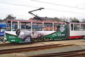 Straßenbahn wirbt fürs August-Horch-Museum -