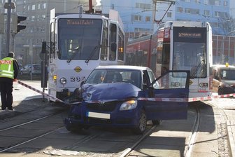 Straßenbahnen rollen nach Unfall wieder -