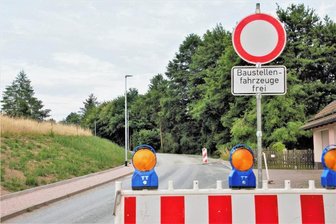 Straßenbau geht schneller als gedacht - Die Oberneumarker Straße wird grundhaft ausgebaut. Die Straßenbeleuchtung wurde schon aufgestellt.