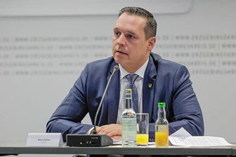 Straßenbau: Höhenzuschlag für das Erzgebirge gefordert - Landrat Rico Anton stellt zur Straßeninstandhaltung klare Forderungen in Richtung Freistaat. 