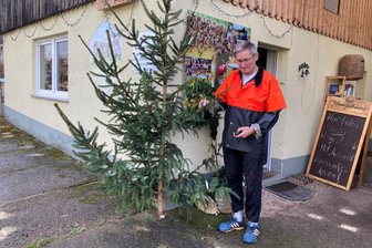 Straßenbau im oberen Mülsengrund: Anwohner zwischen Hoffen, Warten und Verzweifeln - Imker Dieter Scharf öffnet derzeit nur noch freitags seinen Hofladen und hofft, dass wieder mehr Laufkundschaft vorbeikommt.