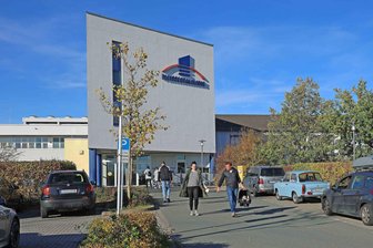 Straßenbauer auf der B 175: Pleißentalklinik vom Sternplatz aus erreichbar - Wegen des Straßenbaus ab Ende März ist die Klinik nur noch vom Sternplatz aus erreichbar.