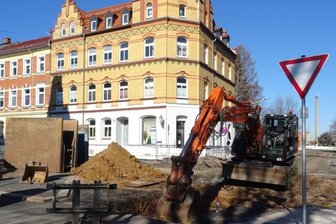 Straßenbelag abgefräst - Im Abschnitt der Heinrich-Heine-Straße zwischen der Trinitatiskirche und der Poststraße wird nun gebaut.