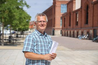 Straßenbeleuchtung in Falkenau defekt: Das sagt Flöhas Bauamtsleiter - Andre Stefan von der Bauverwaltung Flöha informiert über Probleme mit dem Straßenlicht.