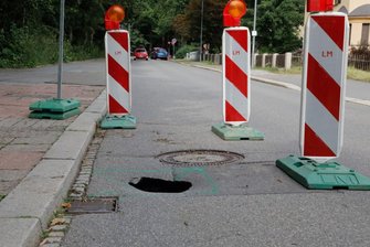 Straßendecke eingebrochen: Straße zum Klinikum Chemnitz voll gesperrt -