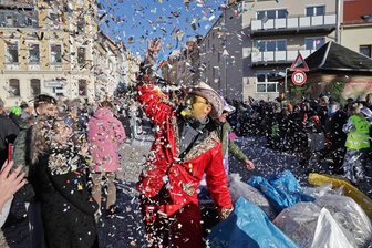 Straßenfasching in Meerane: Was Wetterfrösche zum Umzug am Samstag erwarten - Konfetti- und Bonbonregen wird am Samstag garantiert in Meerane erwartet. Die Sonne wird nur selten zu sehen sein.