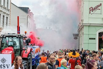 Straßenfasching in Meerane: Wo die Partys nach dem Umzug weitergehen - Die Umzugsstrecke führt zum Straßenfasching direkt an der Cadillac-Bar vorbei.