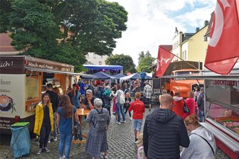 Straßenfest in Flöha geht diesmal in die Verlängerung - Wenn auf der Rudolf-Breitscheid-Straße in Flöha dichtes Gedränge herrscht, dann ist Straßenfest. Am Freitag und Samstag ist es wieder soweit.
