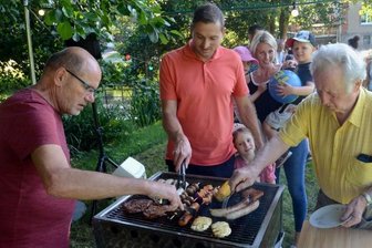Straßenfest unter Nachbarn -