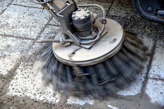 Straßenreinigung in Oelsnitz startet am Montag - Die Kehrmaschine ist ab Montag in Oelsnitz und seinen Ortsteilen zur Straßenreinigung unterwegs.