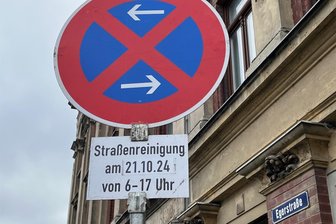 Straßenreinigung in Oelsnitz startet am Montag - In Oelsnitz beginnt am Montag der Herbstzyklus der Straßenreinigung. Dafür sind teils Halteverbote eingerichtet.