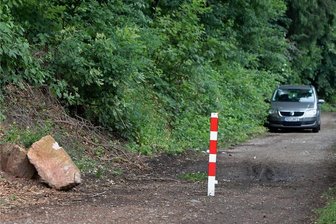 Straßensperrung in Lichtenstein: Google-Maps schickt Autofahrer in die Irre - Laut Google-Maps ist dies die beste Umleitungsstrecke für die Großbaustelle in Rödlitz. Der Bauhof hat dem einen Poller entgegengesetzt.