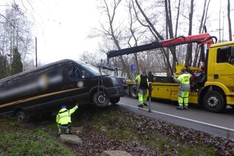 Straßensperrung nach Verkehrsunfall -