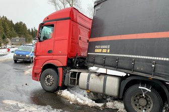Straßensperrung wegen Lasterbergung -