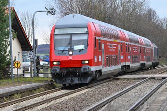 Strecke Chemnitz–Leipzig: Bahn-Gipfel zum Ausbau bleibt ohne konkrete Ergebnisse - Ein Doppelstockzug der MRB auf der Strecke Chemnitz–Leipzig. Die Verbindung ist weitgehend eingleisig.