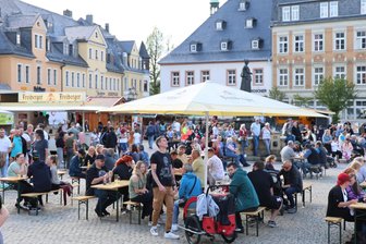 Streetfood-Festival im Erzgebirge: Darauf dürfen sich Besucher am Wochenende freuen - Im Mai hatte René Kießling das American-Food-&-Feinschmecker-Festival nach Annaberg gebracht.