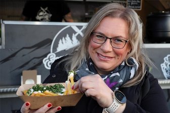 Streetfood-Festival in Schwarzenberg: Mit welchen besonderen Kreationen zwei regionale Firmengründer überraschen - Die Schachterfritten hatten es unserer Reporterin angetan.
