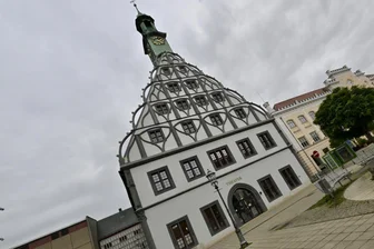 Streichkonzert: Diese Sparmaßnahmen planen Plauen und Zwickau am Theater - Das Theater Plauen-Zwickau ist in wirtschaftliche Schieflage geraten, braucht höhere Zuschüsse. Plauen und Zwickau setzen jetzt den Rotstift an.