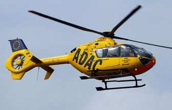 Streife entdeckt schwer verletzten Biker - Rettungshubschrauber fliegt 17-Jährigen ins Krankenhaus -
