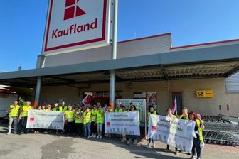 Streik am Burgstädter Kaufland - Etwa 40 Verkäuferinnen und Verkäufer des Marktes Kaufland an der Mittweidaer Straße in Burgstädt sowie anderer Verkaufseinrichtungen haben am Montagmorgen für höhere Löhne im Einzelhandel gestreikt.