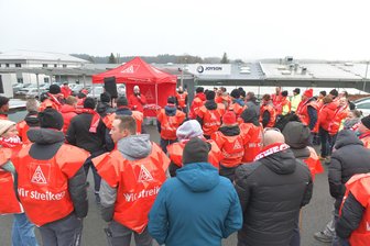 Streik bei Joyson in Freiberg: Mitarbeiter kämpfen um Urlaubsgeld - 80 bis 100 Beschäftigte bei der Firma Joyson Safety Systems Sachsen am Pulvermühlenweg in Freiberg haben am Dienstag gestreikt.