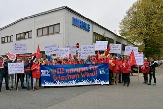 Streik beim Autoteilehersteller in Kirchberg - Bei Mahle Behr in Kirchberg haben Beschäftigte die Arbeit niedergelegt.