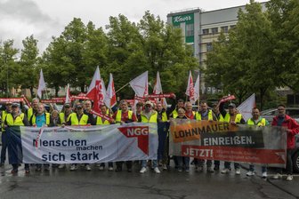 Streik für höhere Löhne bei Unilever in Auerbach: „Das Angebot ist eine Frechheit“ – was die Beschäftigten fordern - Für mehr Geld kämpfen die Beschäftigten von Unilever in Auerbach.