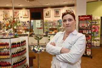 Streik in Westsachsen: „Wenn das so weitergeht, ist meine Apotheke in fünf Jahren zu“ - Daniela Hänel aus Zwickau hält ihr Apotheke am Montag geschlossen.