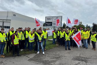 Streik: Mitarbeiter von Paper & Design an der Heinzebank haben erstmals Arbeit niedergelegt - Der Streik bei Paper & Design hat am Donnerstag, 3 Uhr, begonnen.
