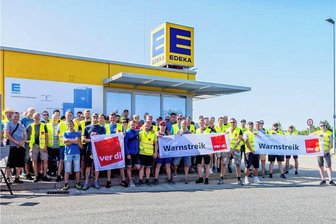 Streikende am Edeka-Großhandelslager Berbersdorf: „Irgendwann willst du auch mal etwas im Portemonnaie sehen“ - Bis zum Sonnabend wollen Mitarbeiter am Edeka-Zentrallager in Berbersdorf noch die Arbeit niederlegen. Mehrheitlich sind sie Verdi-Mitglieder und organisieren den Streik in Eigenregie.